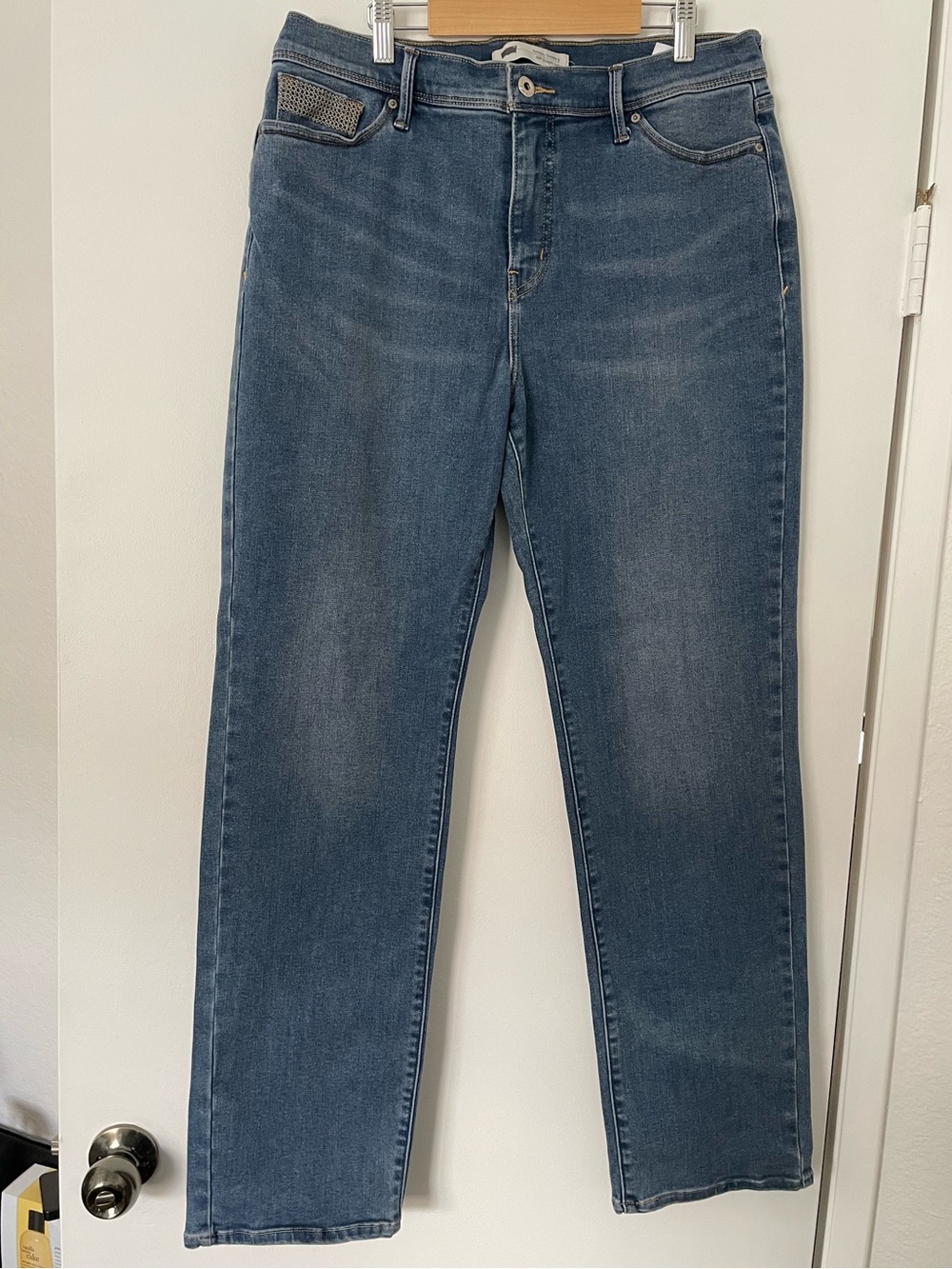 Levi’s Perfectly Slimming Jeans 14 W32 L32 Straight Leg Embroidered Pockets